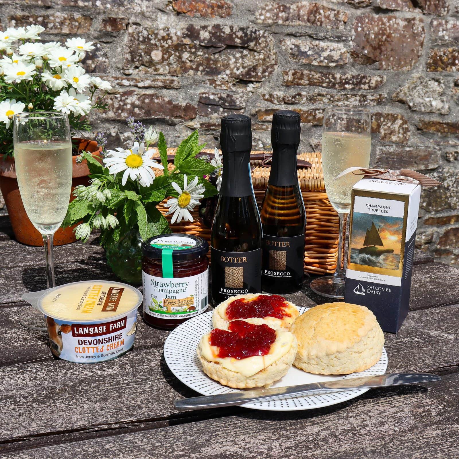 Afternoon Tea – group experience for your holiday house stay
