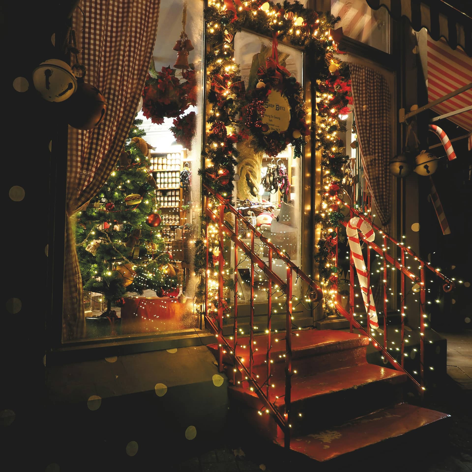 Christmas tree and lit garlands in the entrance hall of a large house