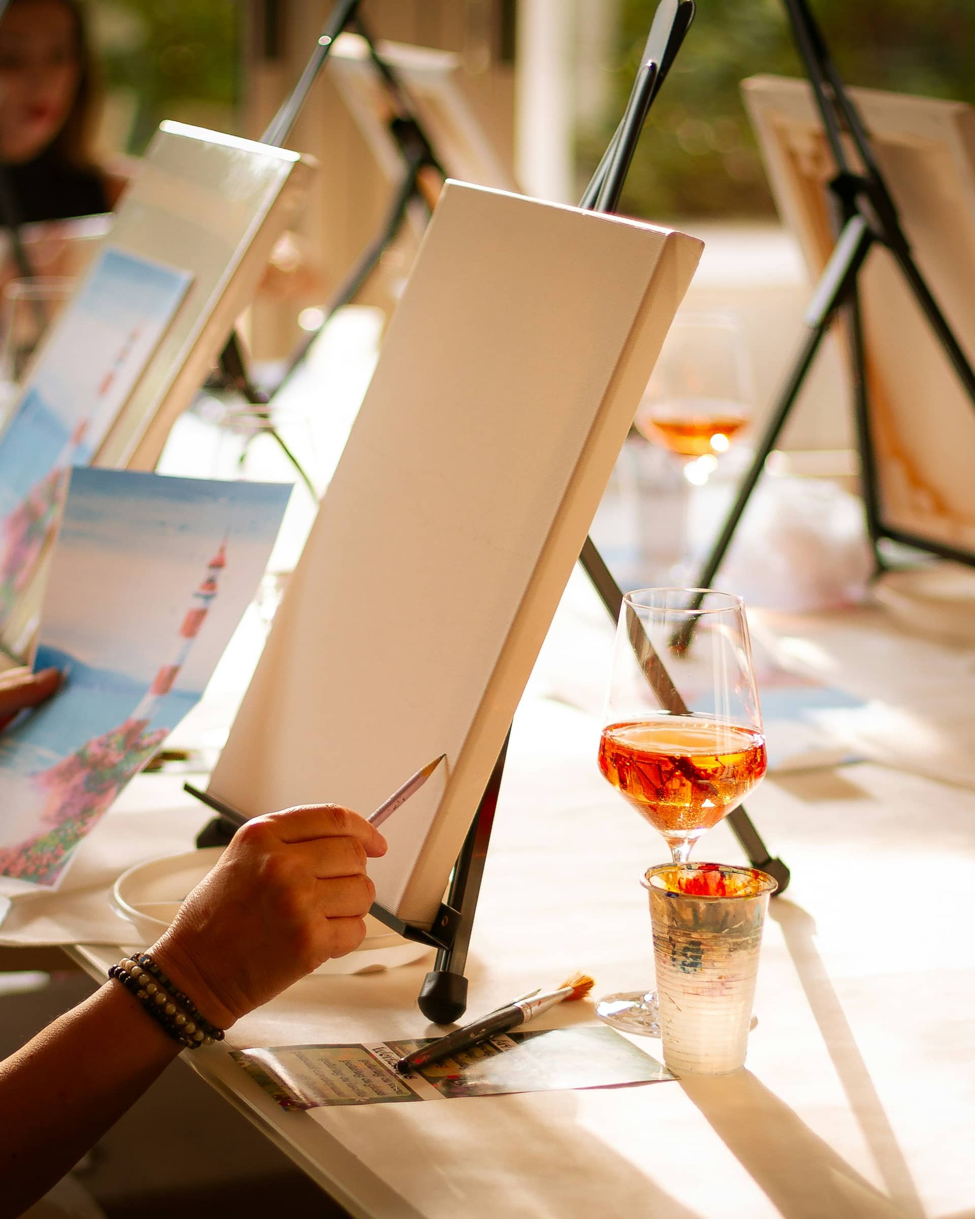 Sip & Paint – group experience for your holiday house stay