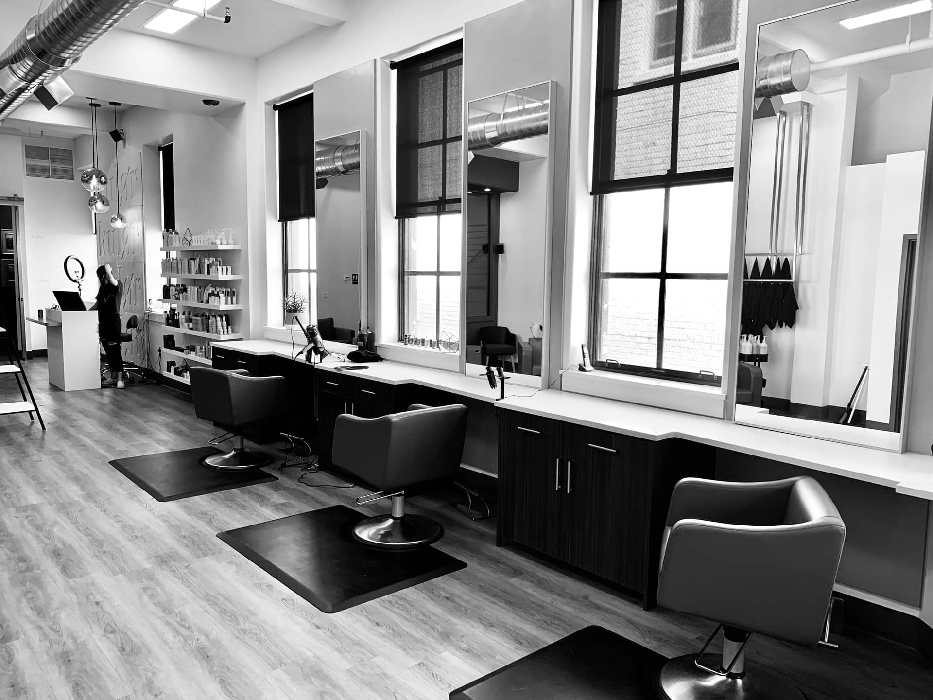 Mobile Beauty Bar - Image 1