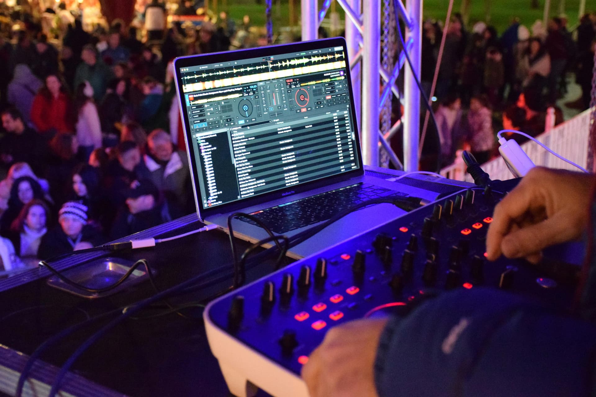 DJ Entertainment - Image 1