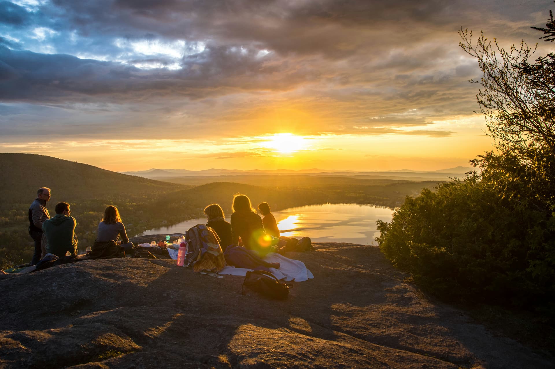 Group Birthday House Weekend Guide – group accommodation planning guide