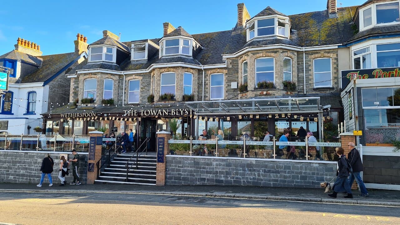 Towan Promenade Bars