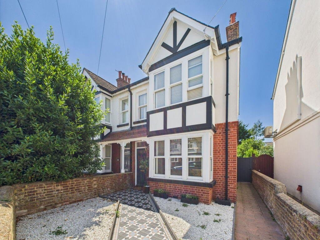 Highfield House — bathroom, Worthing