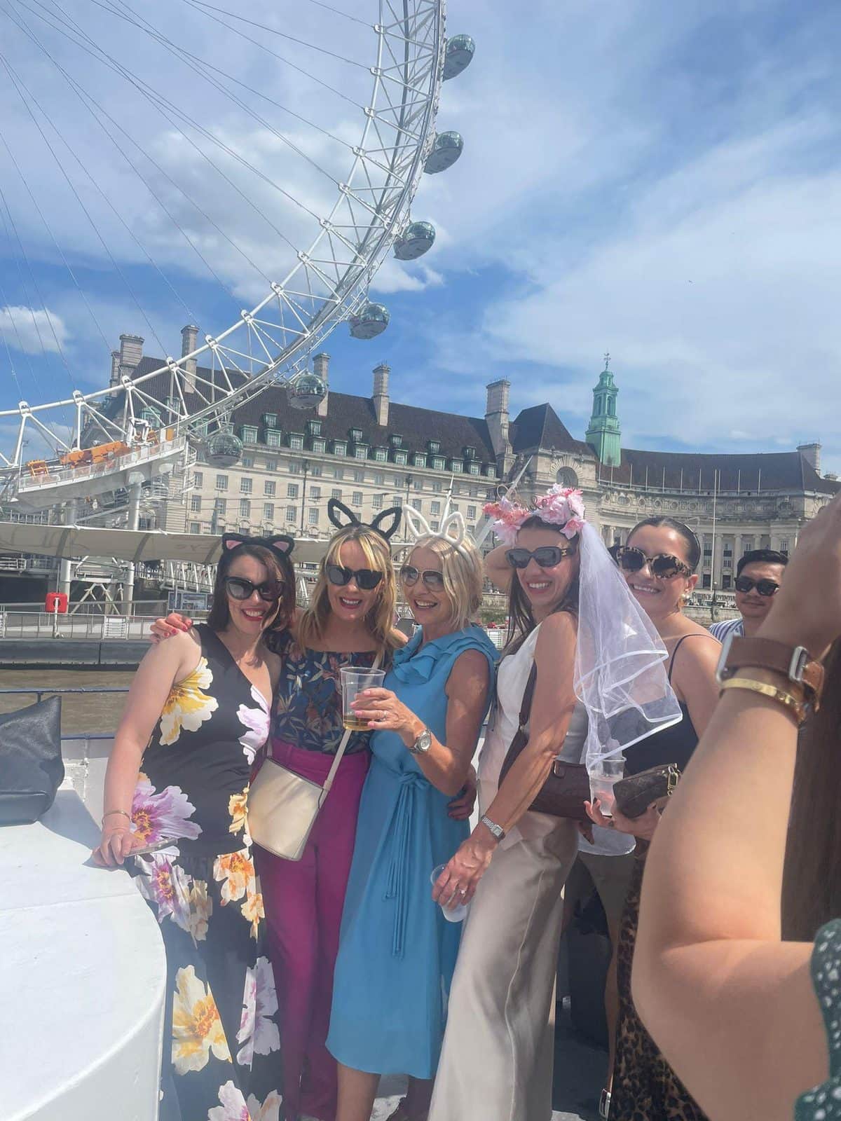 Party Boat Cruise (London) – group experience for your holiday house stay