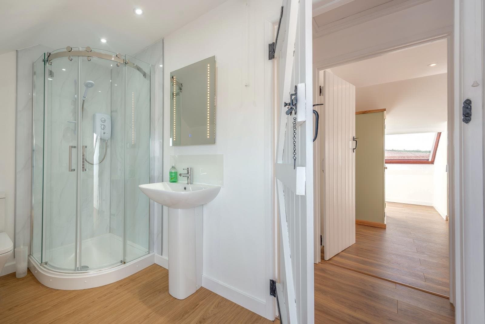 Trebrowen — Bathroom opposite