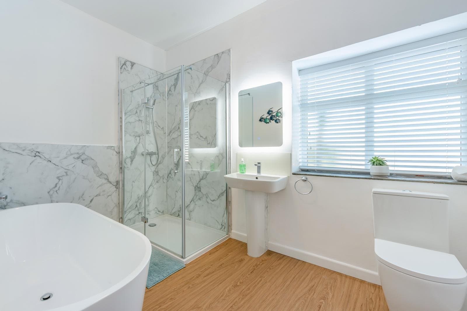 Trebrowen — Main Bathroom 2