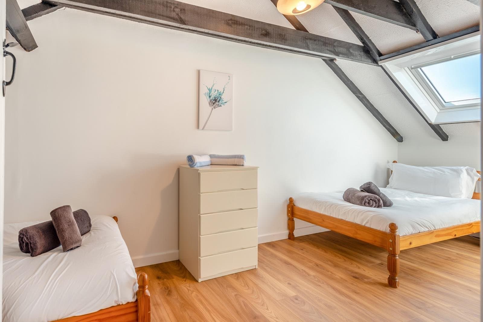 Trebrowen — Twin bedroom
