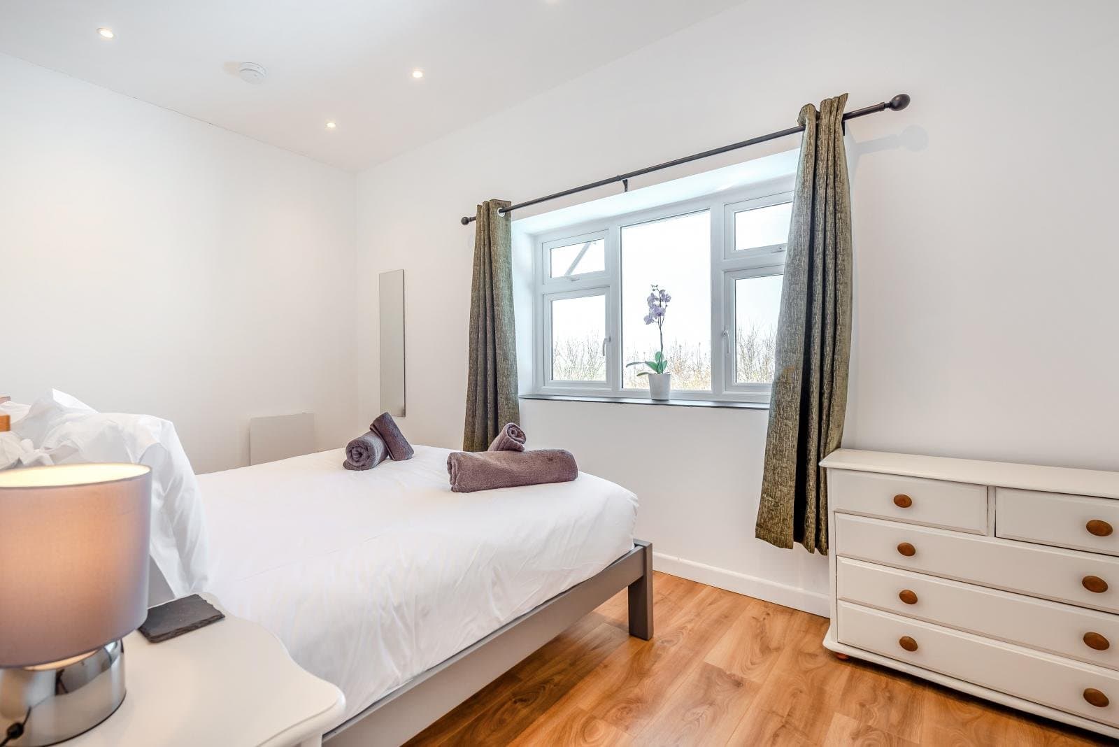 Trebrowen — Bedroom 6 king ensuite
