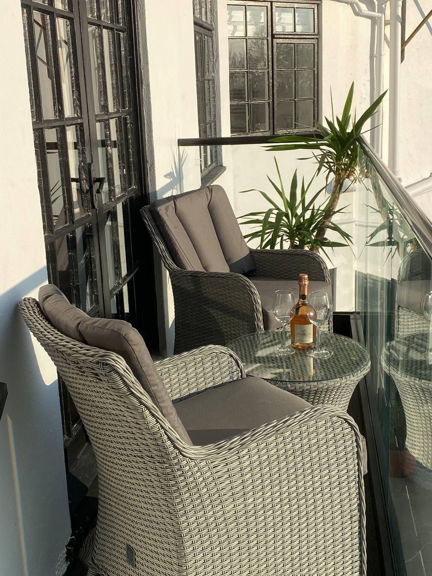 Trebrowen — Balcony sunset drink