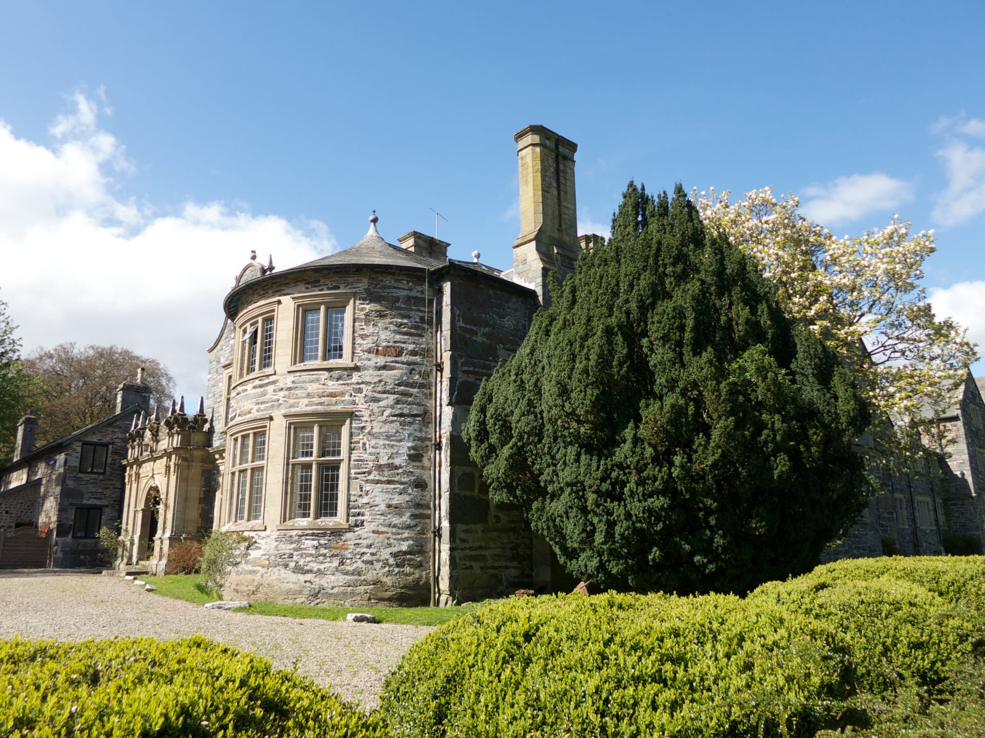 Wern Manor — group accommodation in Porthmadog