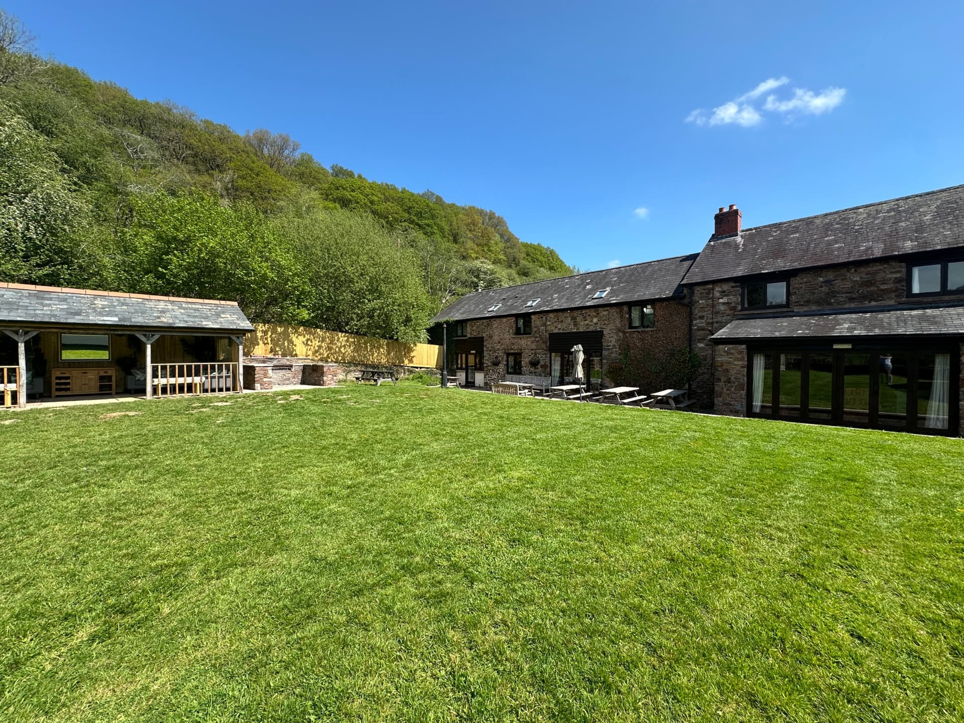 Duvale Barn, Duvale Priory — group accommodation in Bampton