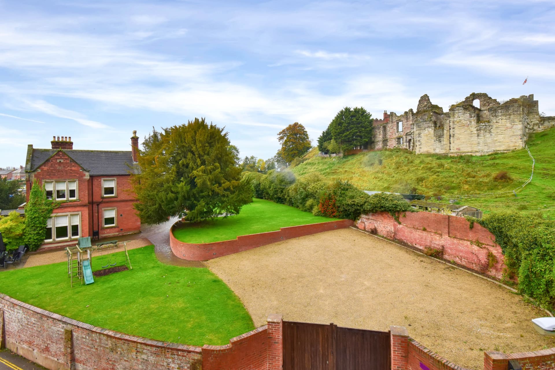 Castle Hill House — group accommodation in East Staffordshire