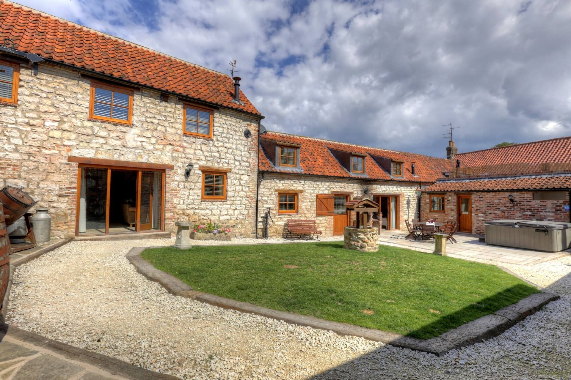 Lucasland Holiday Cottages — group accommodation in Hunmanby, North Yorkshire
