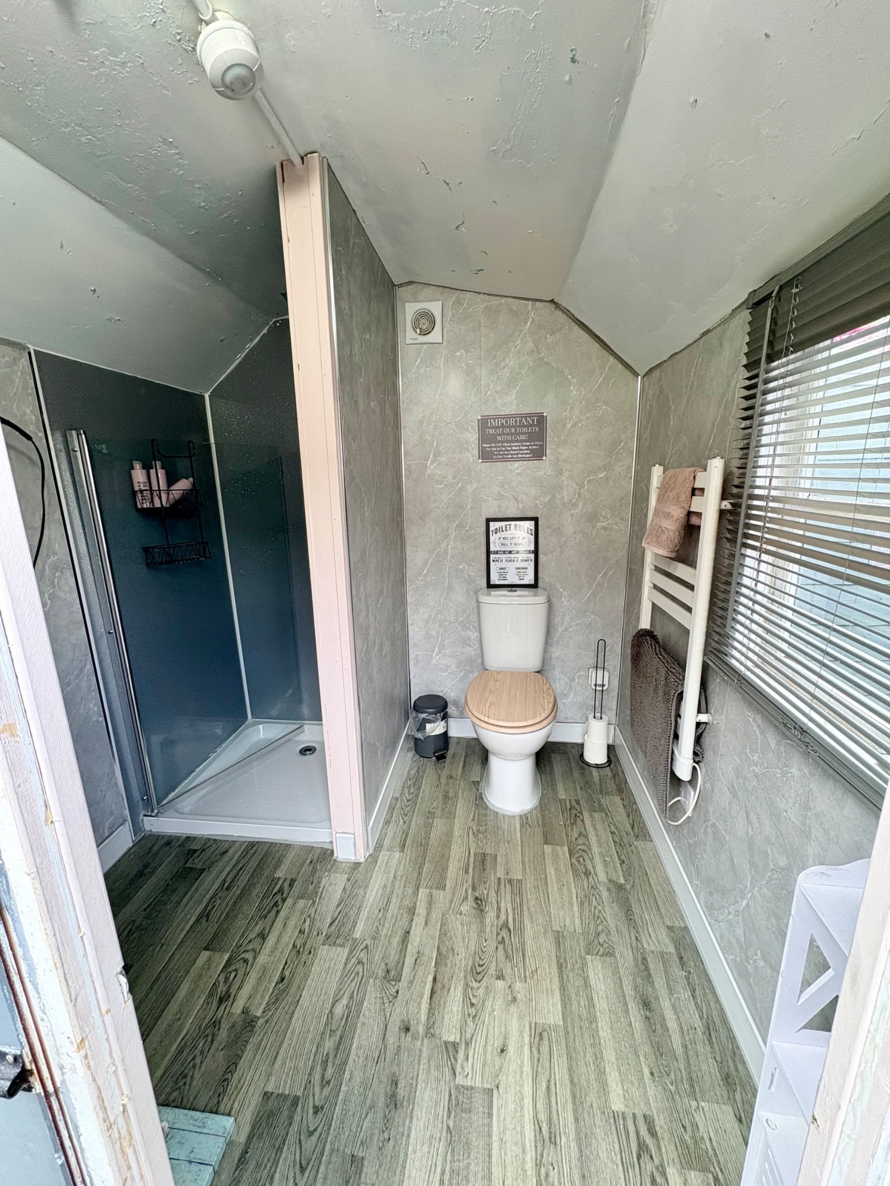 Glamp and Tipple — group accommodation in GREAT ELLINGHAM