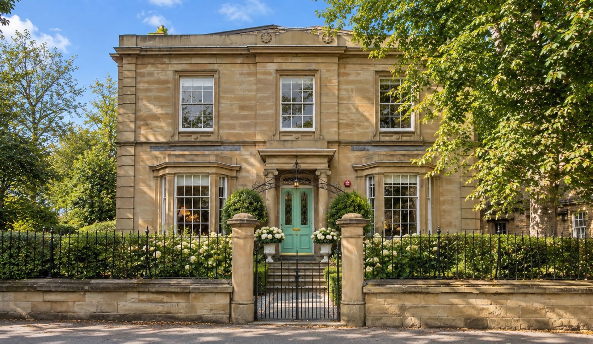 Scarlet Hen At Norfolk House — group accommodation in Huddersfield