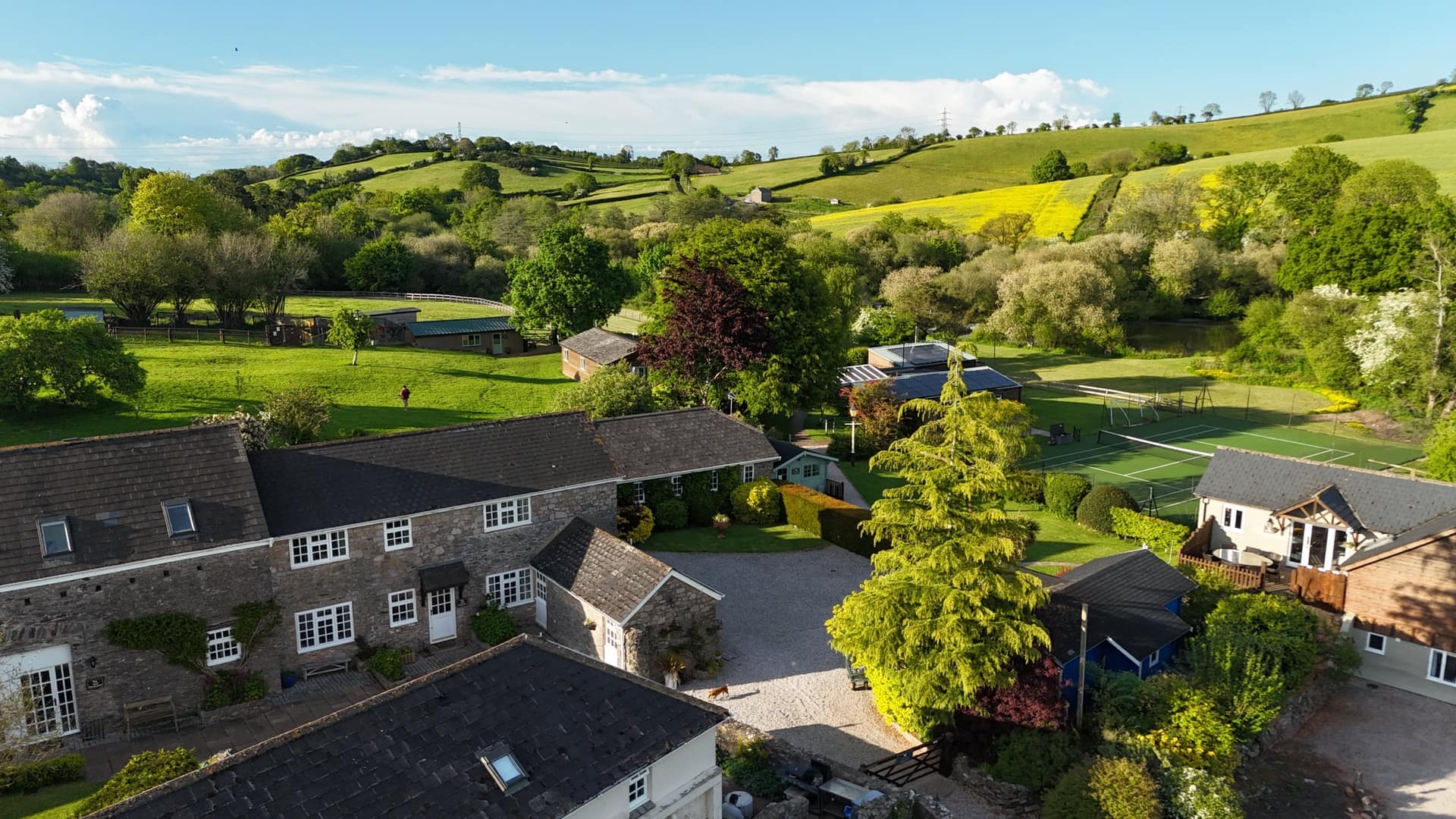 Compton Pool Farm — group accommodation in Marldon, Devon